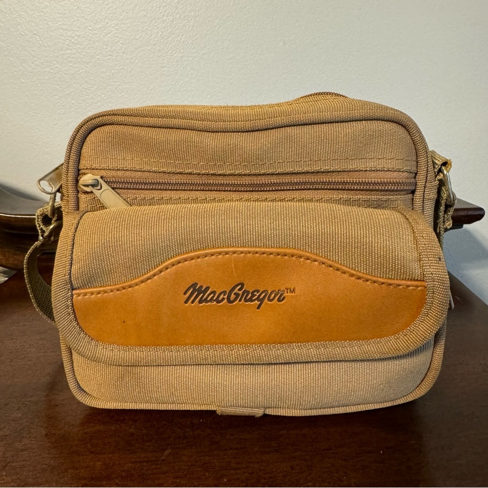 VINTAGE MacGregor CAMERA CASE - 2-tone color - 3 section storage -